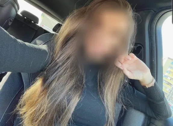 Anne, 33