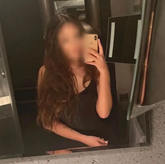 Emilia, 24