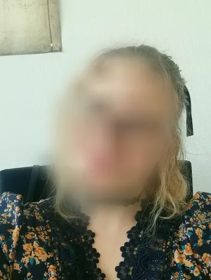 Julie, 32
