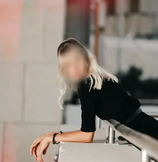 Julie, 40