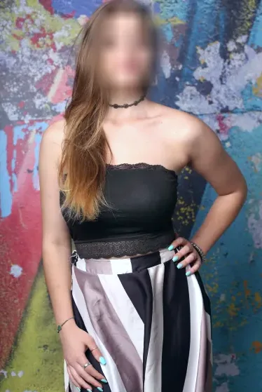 Rosa, 27