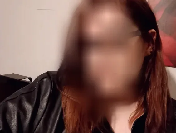 Simone, 25